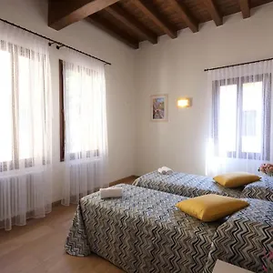 ca-del-pittor-apartments-tiziano.hotelslidodijesolo.com/
