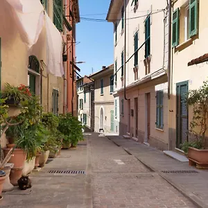 hemingways-shelter.hotelitalianriviera.com/